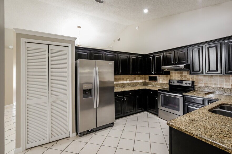 Building Photo - 105 Hemingway Ct