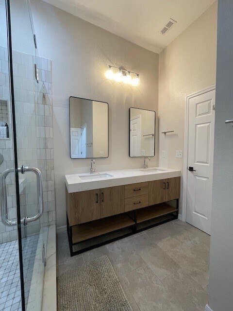 Building Photo - 330 Lang Ct N