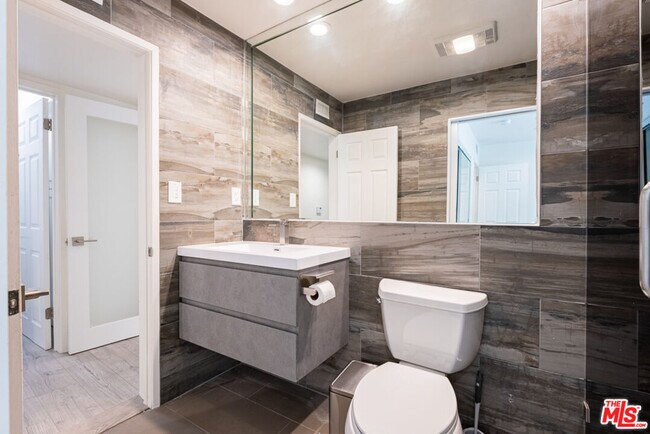 Building Photo - 3650 Sapphire Dr