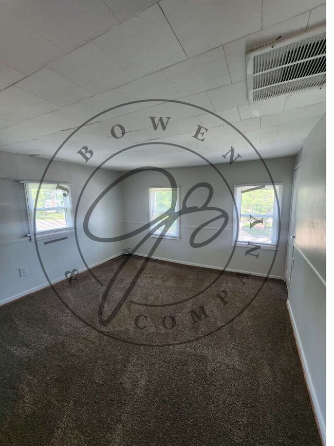 Building Photo - Spacious upper 1 bed with bonus room! Wate...