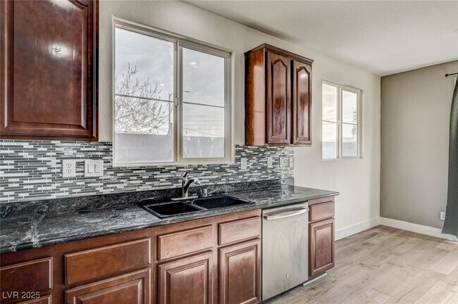 Building Photo - 6935 Galeria Posada Ave