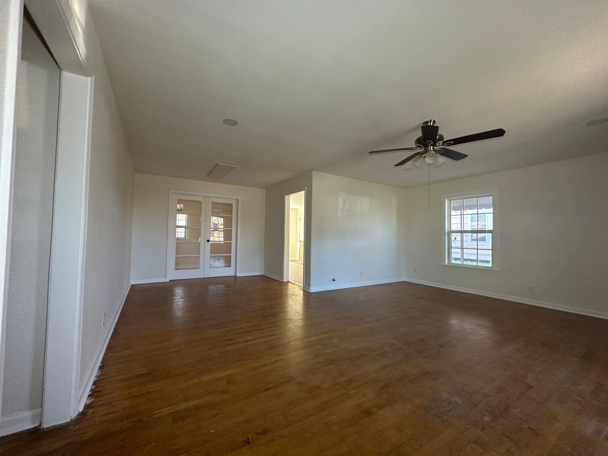 Building Photo - 1709 Navidad St