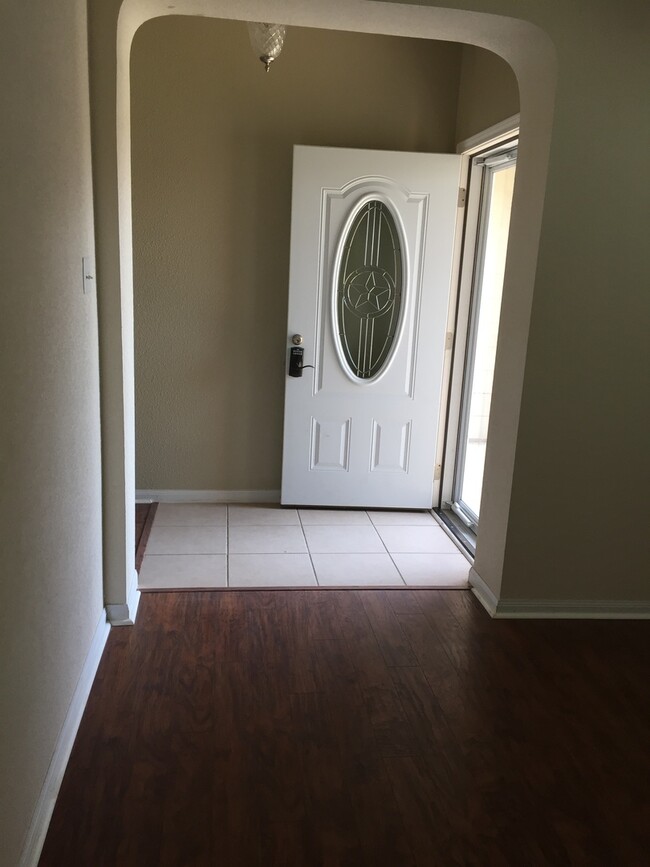 Building Photo - 707 Bighorn Dr