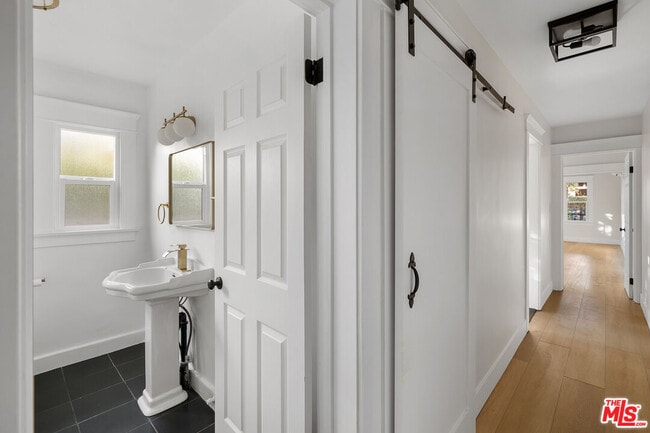 Building Photo - 4316 Kingswell Ave