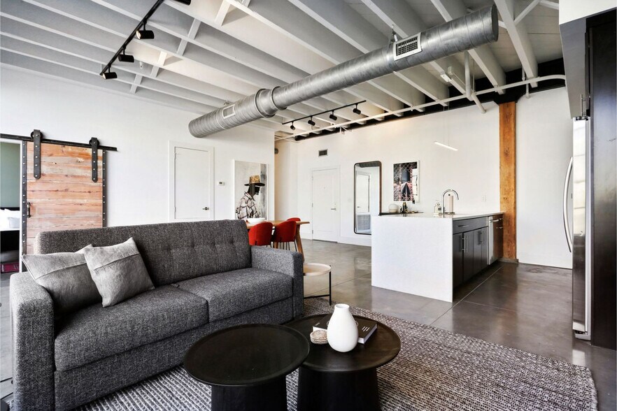 Primary Photo - 822 Howard Ave