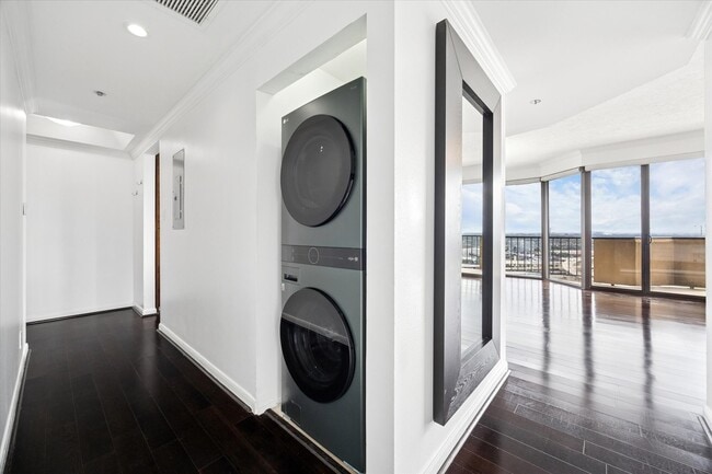 Building Photo - 3350 McCue Rd