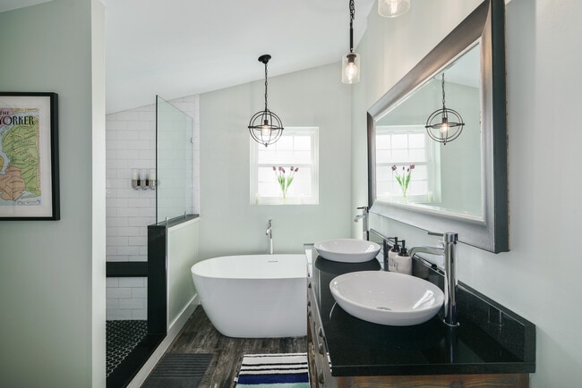 Building Photo - 2223 Taggert St