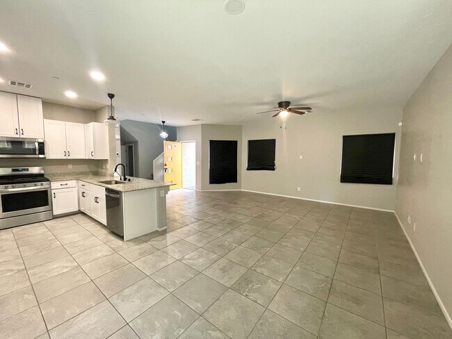 Building Photo - Beautiful Home in Valley Vista Available S...