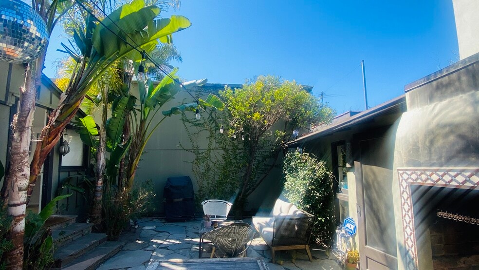 SHARED BACKYARD - 880 Commonwealth Ave