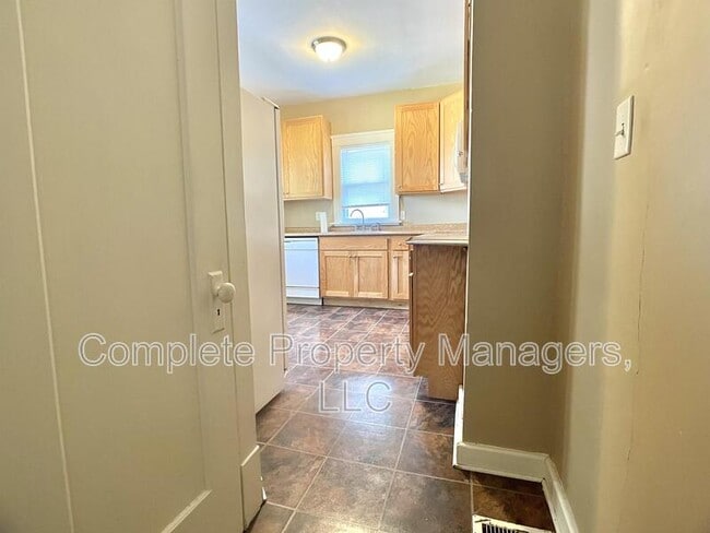 Building Photo - 806 John Farry Pl