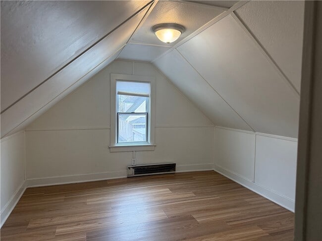 Building Photo - 355 Caroline St