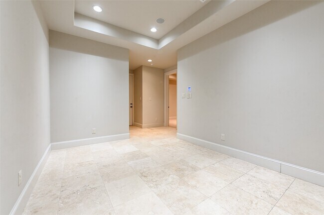 Building Photo - 307 Snover St