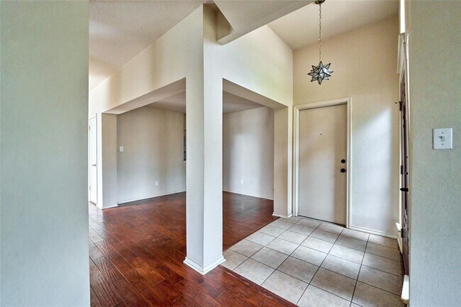 Building Photo - 2712 Settlement Dr