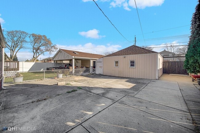 Building Photo - 3 Bed 2 Bath is West Elsdon neighborhood o...