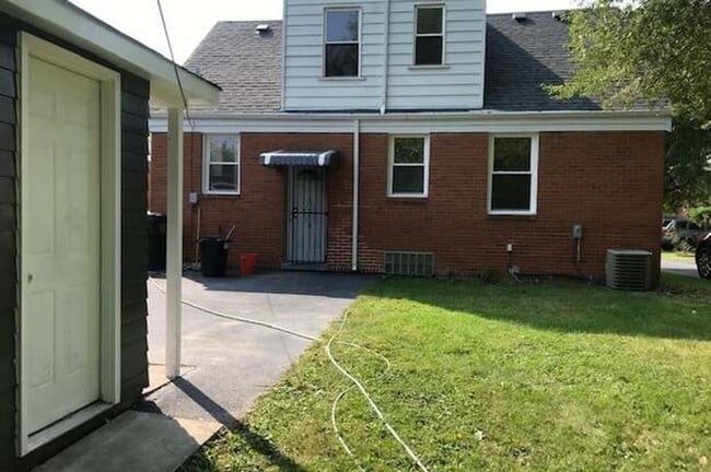 Building Photo - Beautiful 4 bedroom house in great Dolton ...