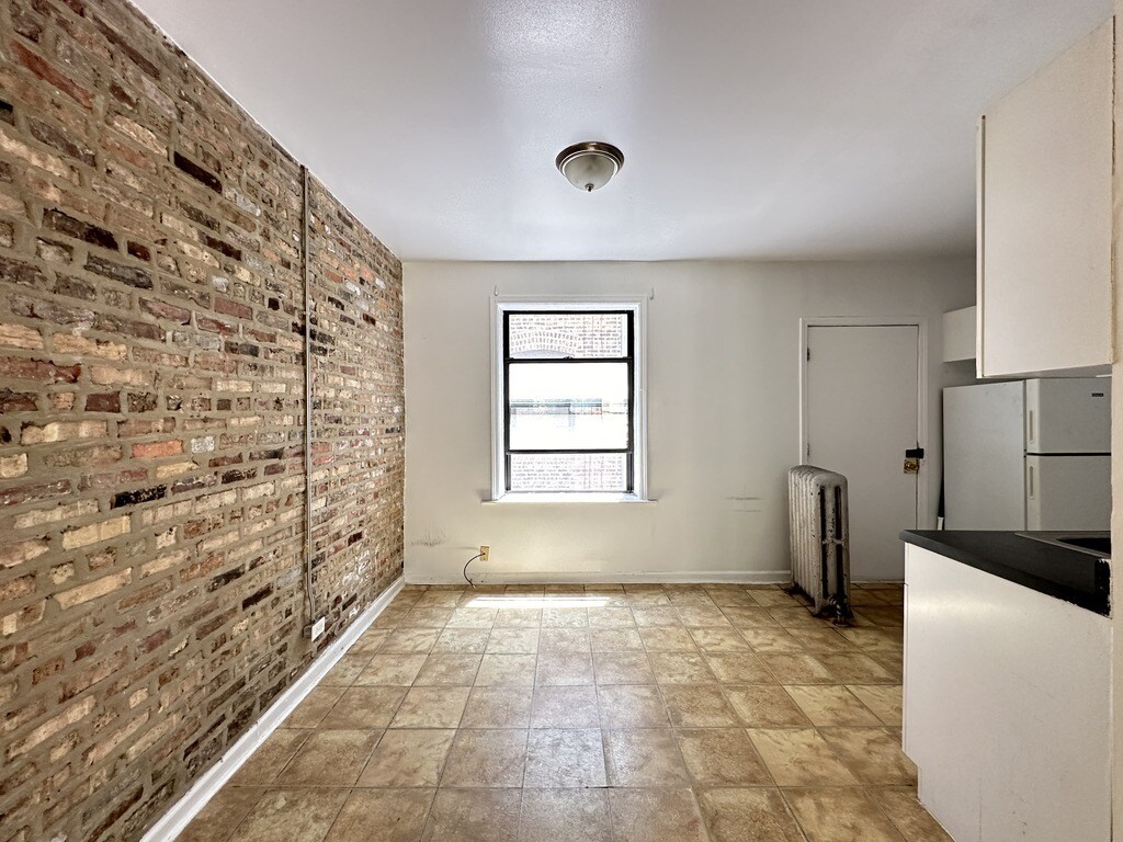 Building Photo - 2332 N Spaulding Ave