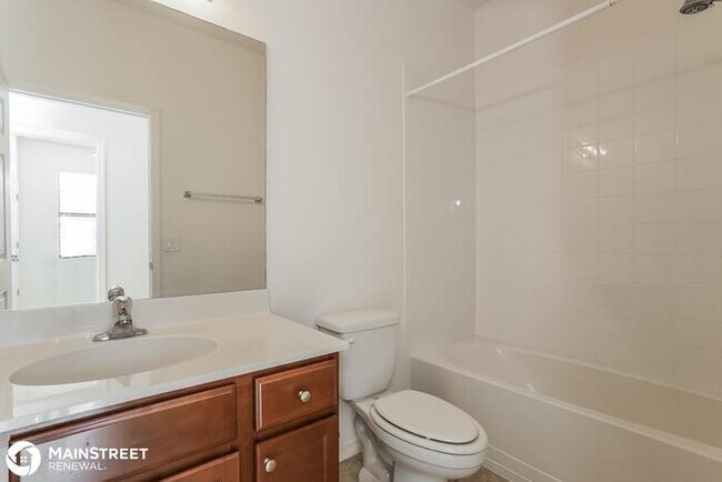 Building Photo - 945 SW 6th Pl