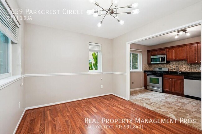 Building Photo - 1659 Parkcrest Cir