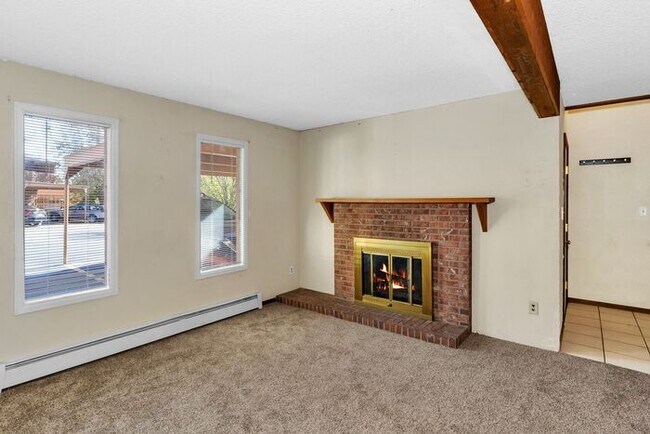 Building Photo - Wonderful 3 Bedroom Townhouse in Cedar Terrace