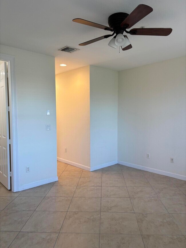 Building Photo - 590 Amador Ln