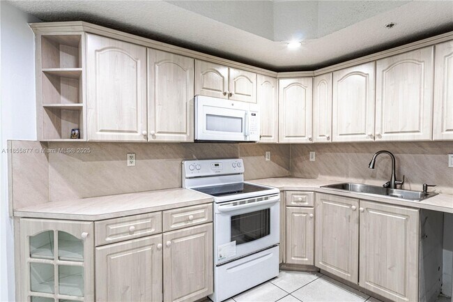 Building Photo - 17405 NW 75th Pl