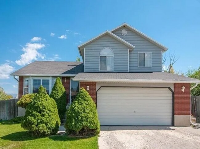 Building Photo - 5 Bedroom/3 Bathroom Home in West Valley City