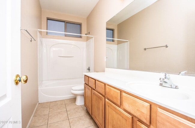 Building Photo - 44629 W Santa Fe St