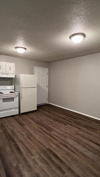 Building Photo - 210 Hendricks Blvd