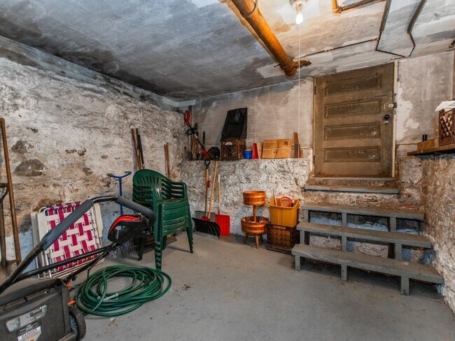 Building Photo - 30 Stetson St