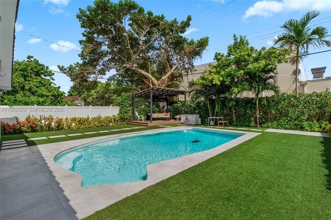 Building Photo - 3855 SW 1st St