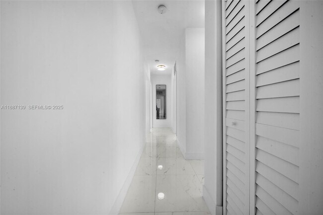 Building Photo - 1625 Hollywood Blvd