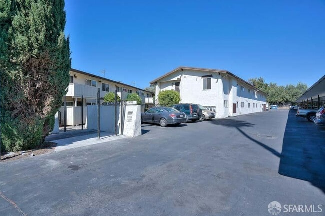 Building Photo - 46728 Crawford St