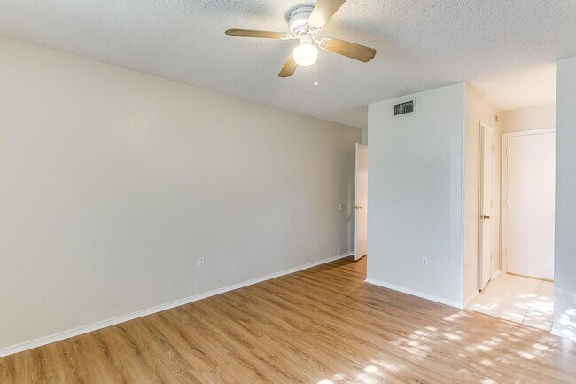 Building Photo - Great 2 Bed 2 Bath Townhouse in S Arlington- 76017