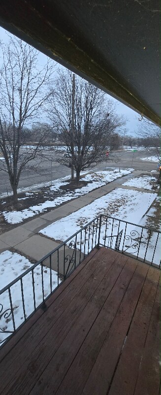 Building Photo - 911 W River Blvd