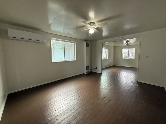 Building Photo - 328 SE Lane Ave