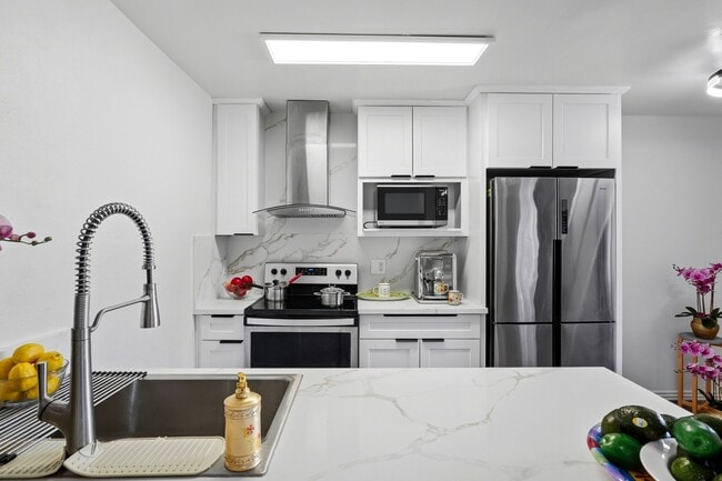 Building Photo - 13050 Dronfield Ave