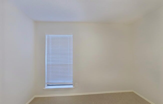 Building Photo - MOVE IN READY