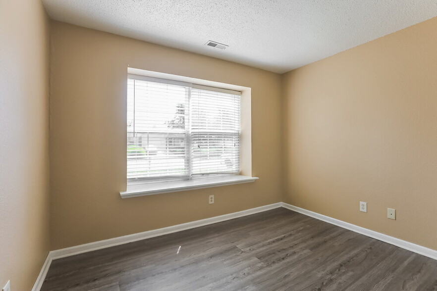 Building Photo - 1418 Green Spring Way