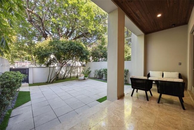 Building Photo - 7430 SW 56th Ct