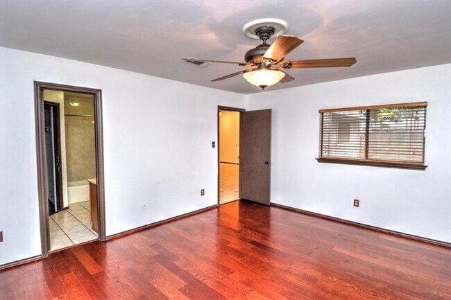 Building Photo - 6500 Luckenbach Ln