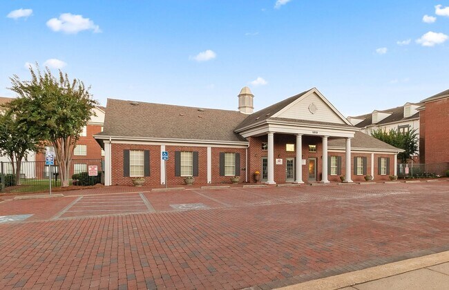 Building Photo - Midtown Village 2 Bed 2 Bath Condo! Available June 1st!