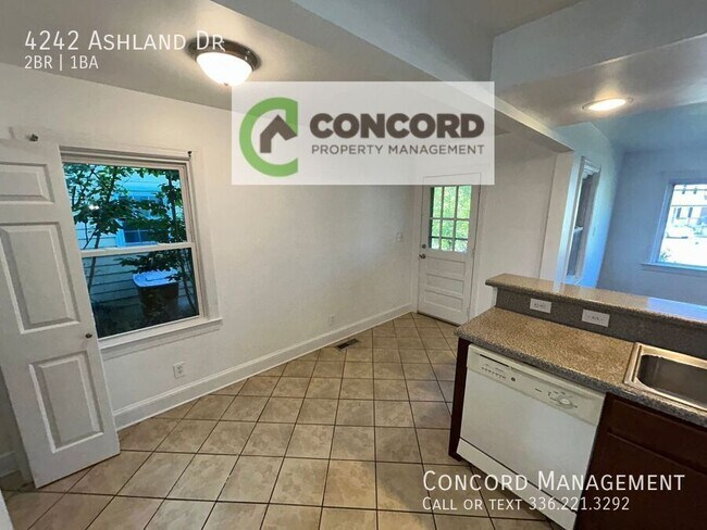 Building Photo - 4242 Ashland Dr
