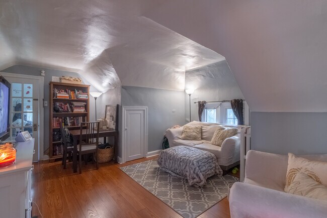 Building Photo - 322 Paxson Ave