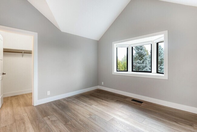Building Photo - Beautiful Remodeled Home on Acreage!