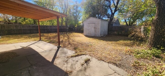 Building Photo - Spacious 2 bedroom and 1 Bath home in Sout...