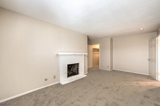 Building Photo - 3683 Villa Knolls E Dr