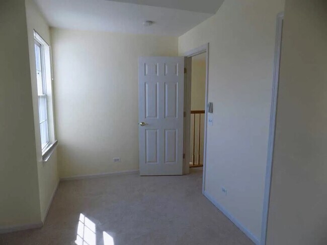 Building Photo - 274 Bay Dr
