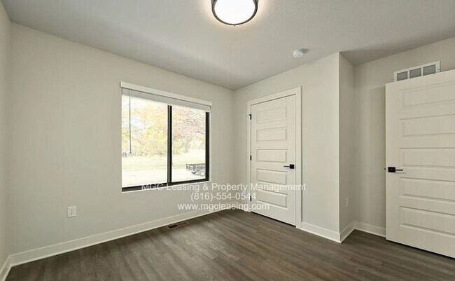 Building Photo - Oak Ridge Falls – Modern 3-Bedroom Townhome with 2-Car Garage, ask about our September Special!