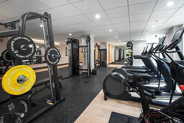 Building Photo - 260 W 26th St