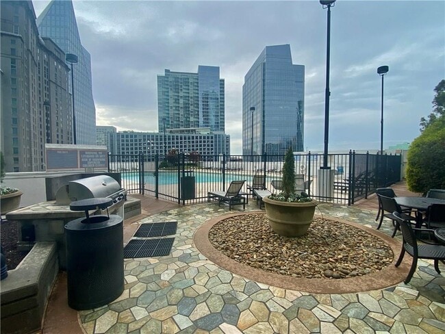 Building Photo - 3324 Peachtree Rd NE